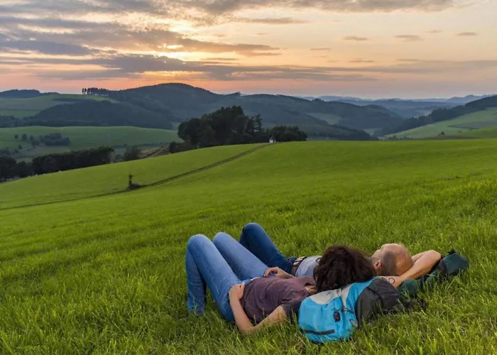 Serene In Meschede With Balcony 公寓